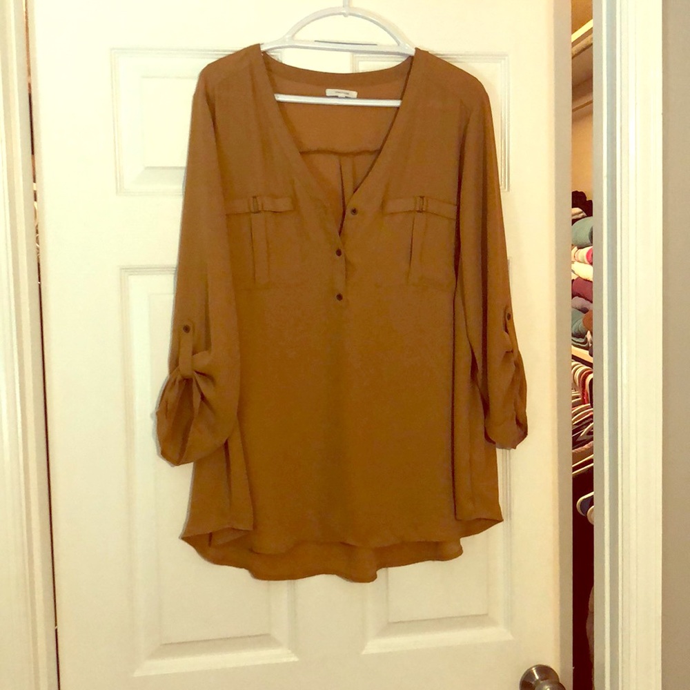 Maurice’s button tab sleeve shirt